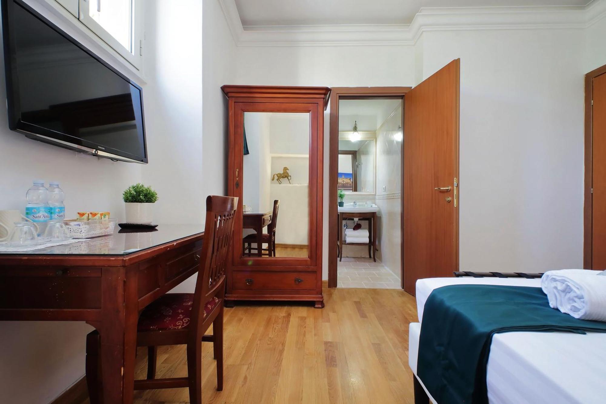 Romulus Rooms Luaran gambar