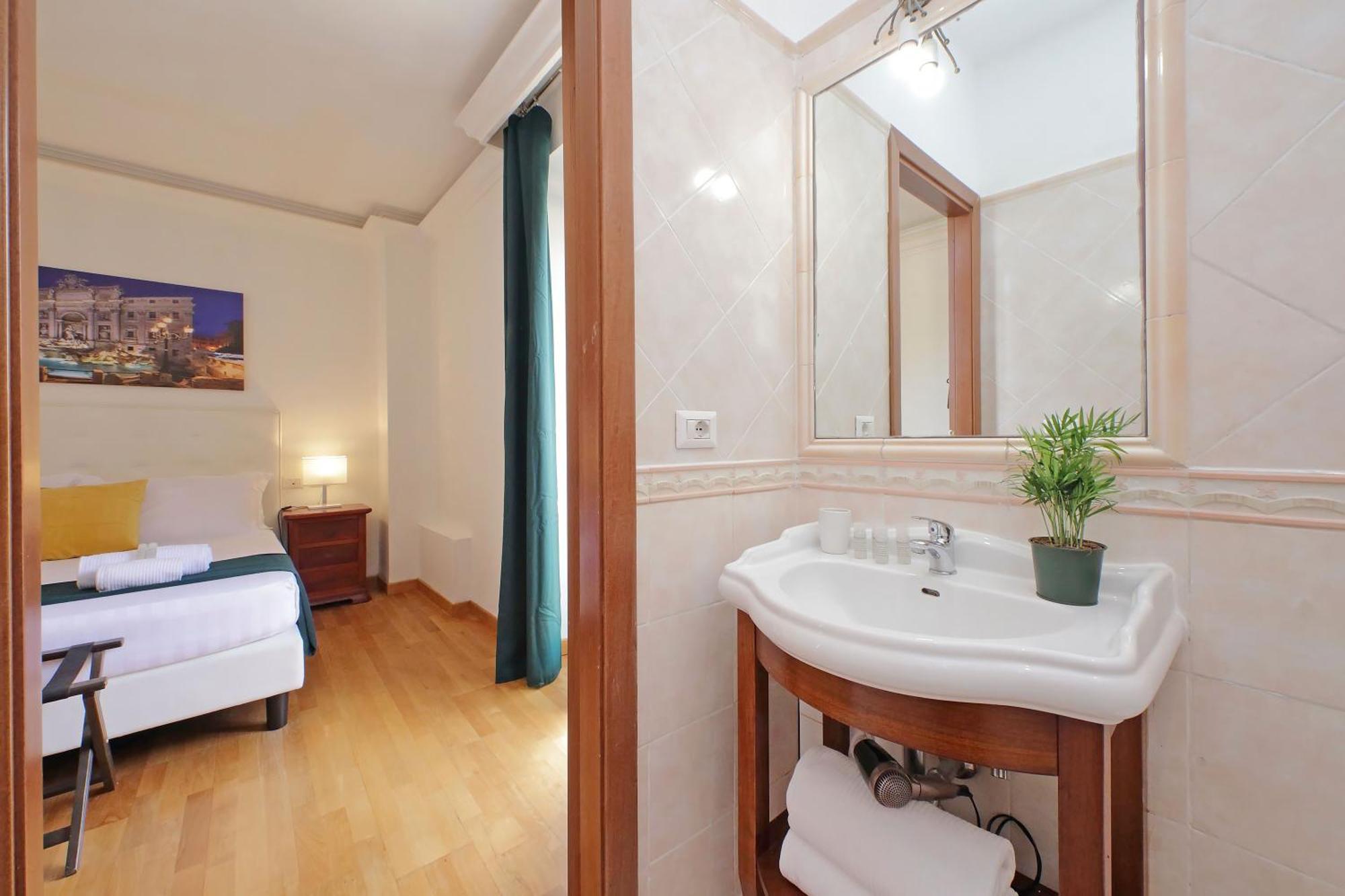 Romulus Rooms Luaran gambar