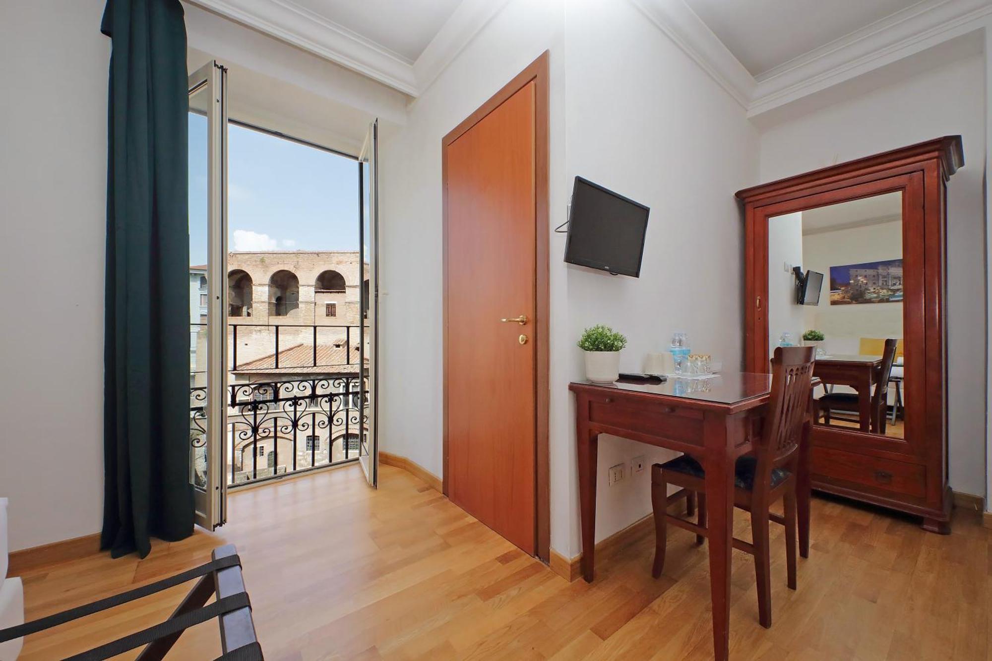 Romulus Rooms Luaran gambar